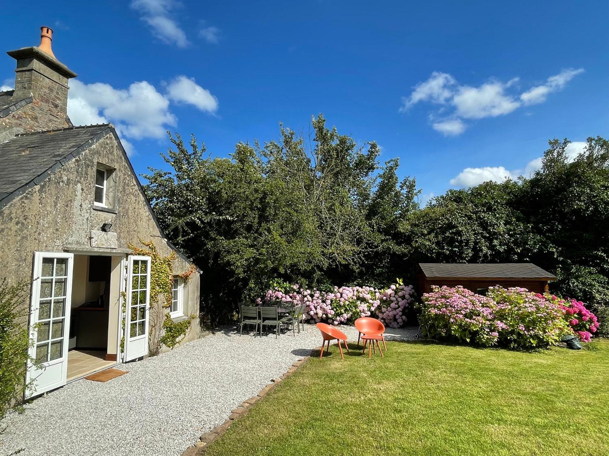 Maison de charme avec vue sur mer et jardin abrité Quinéville Esterno foto