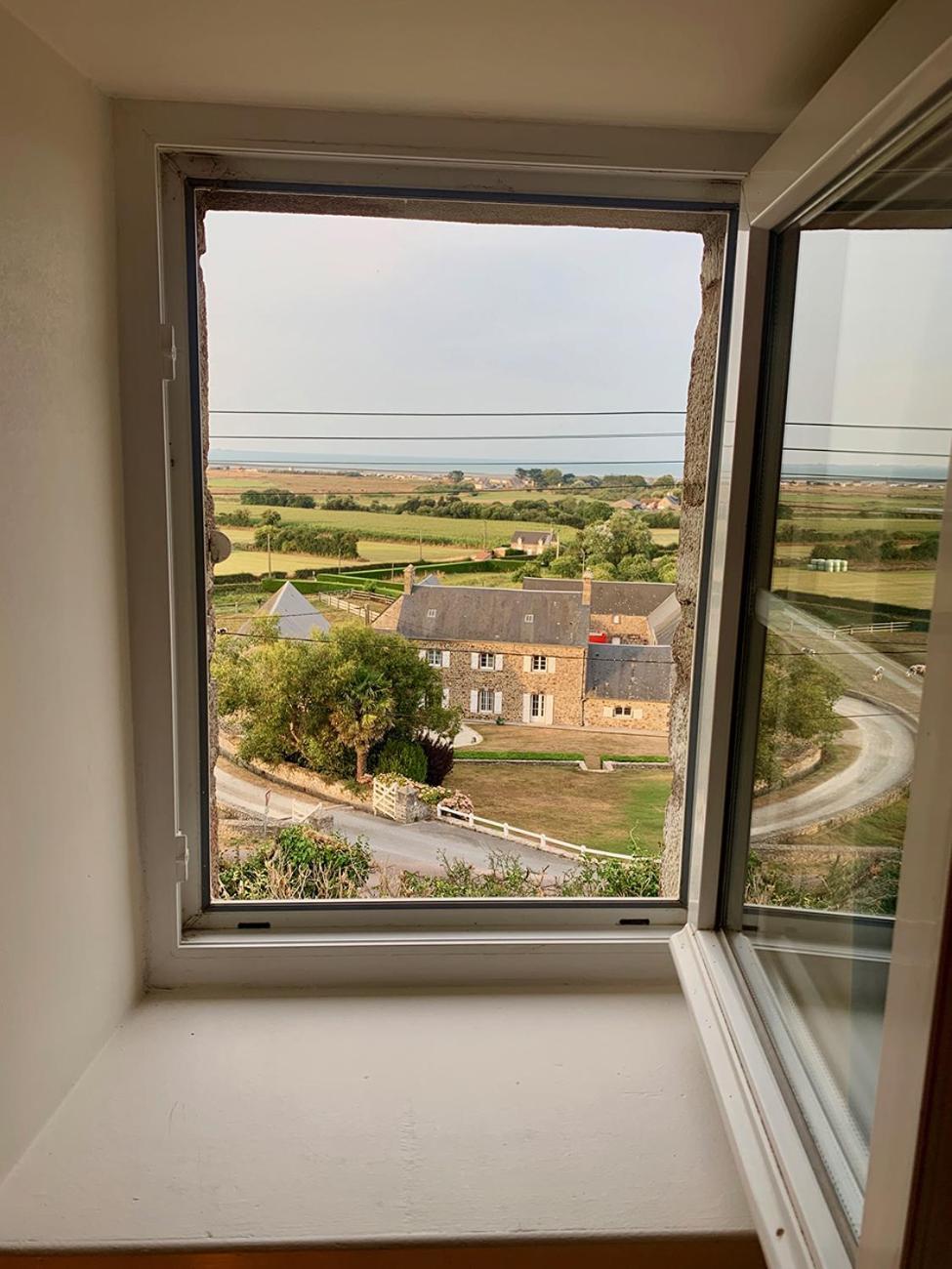 Maison de charme avec vue sur mer et jardin abrité Quinéville Esterno foto
