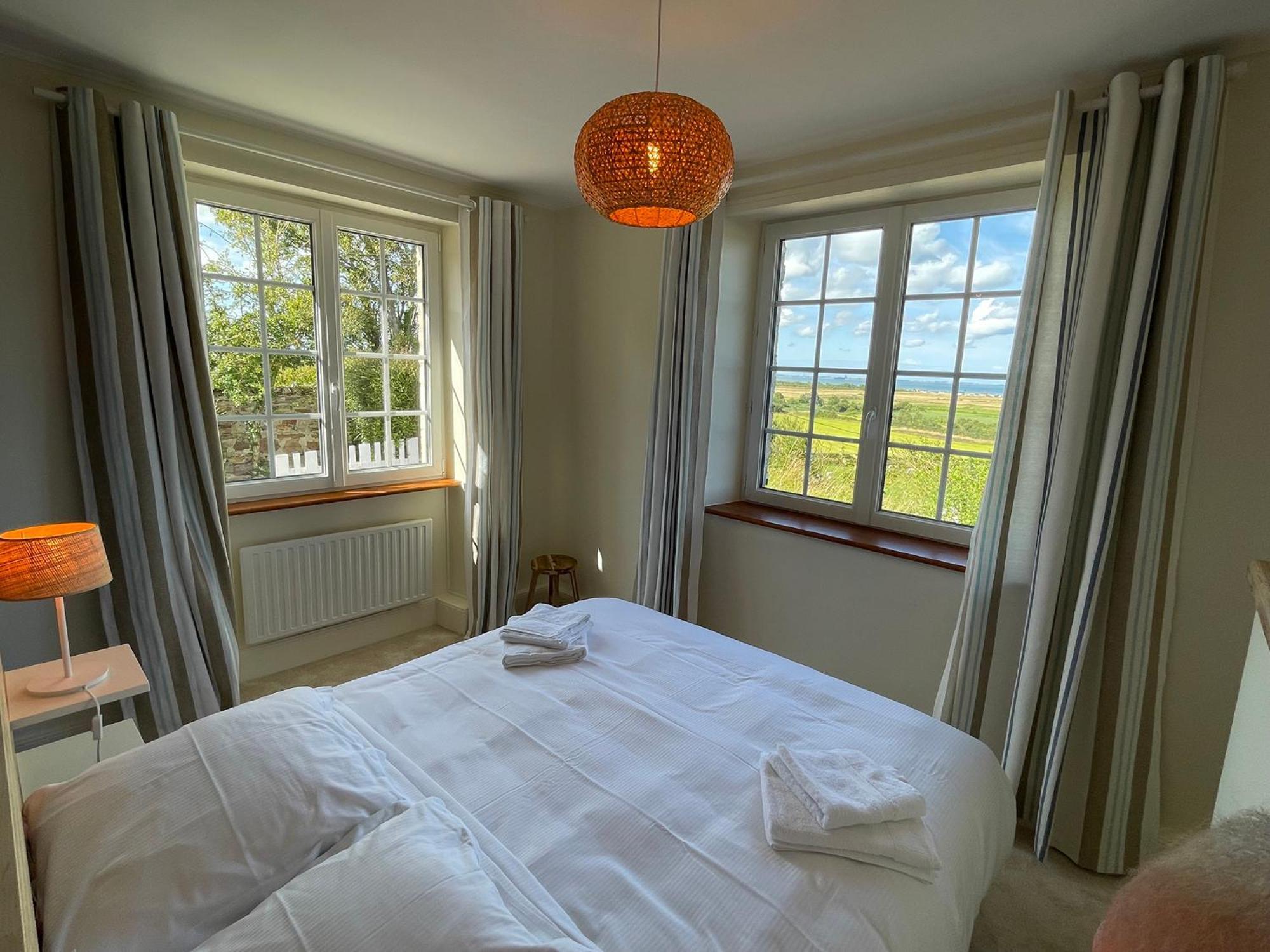 Maison de charme avec vue sur mer et jardin abrité Quinéville Esterno foto